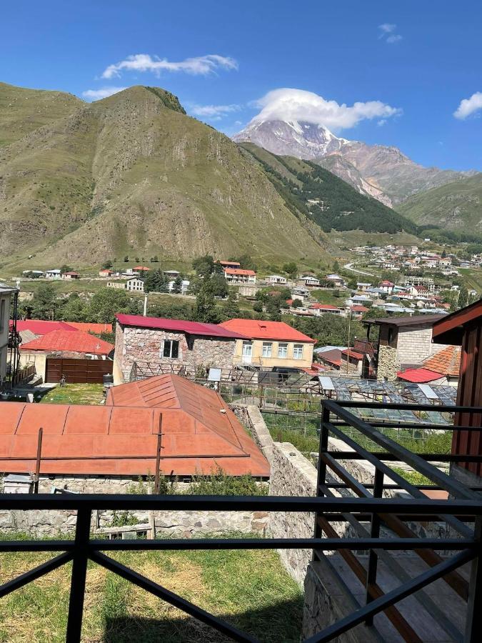 Soso Burduli's Guesthouse Kazbegi Extérieur photo