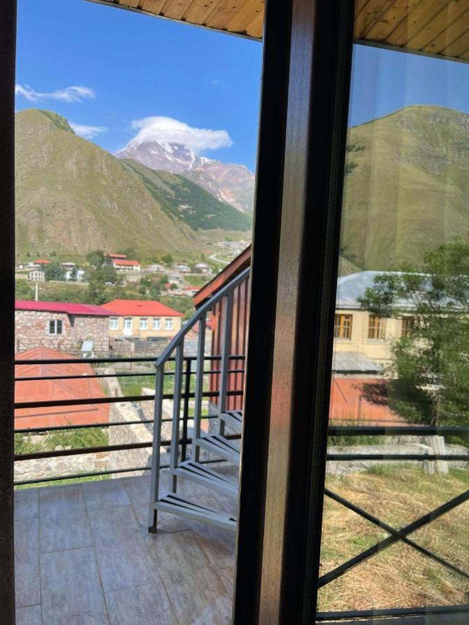 Soso Burduli's Guesthouse Kazbegi Extérieur photo