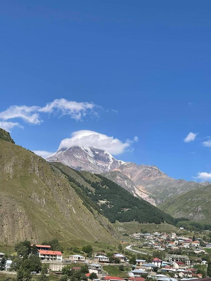 Soso Burduli's Guesthouse Kazbegi Extérieur photo
