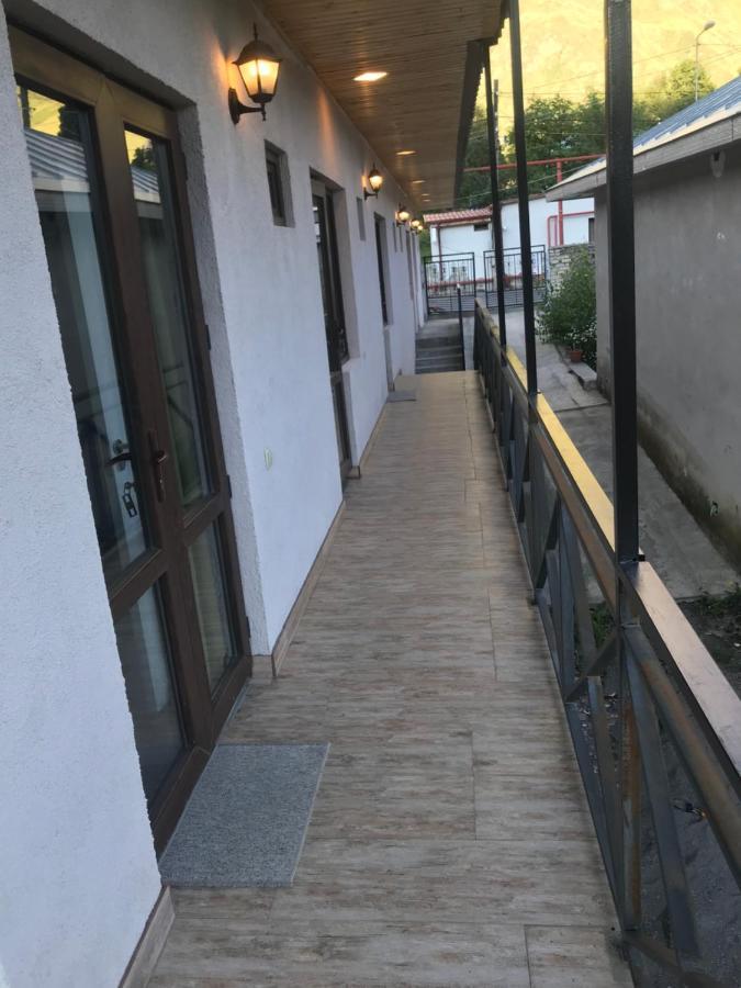 Soso Burduli's Guesthouse Kazbegi Extérieur photo