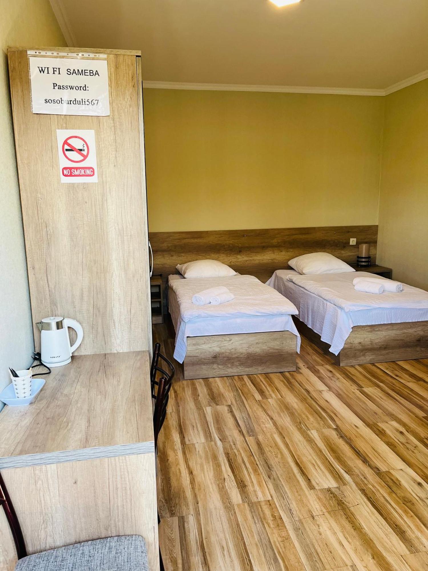 Soso Burduli's Guesthouse Kazbegi Extérieur photo