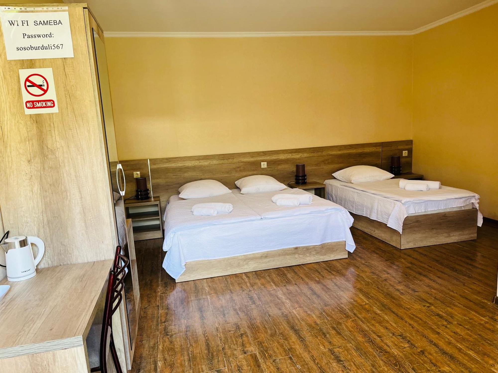 Soso Burduli's Guesthouse Kazbegi Extérieur photo