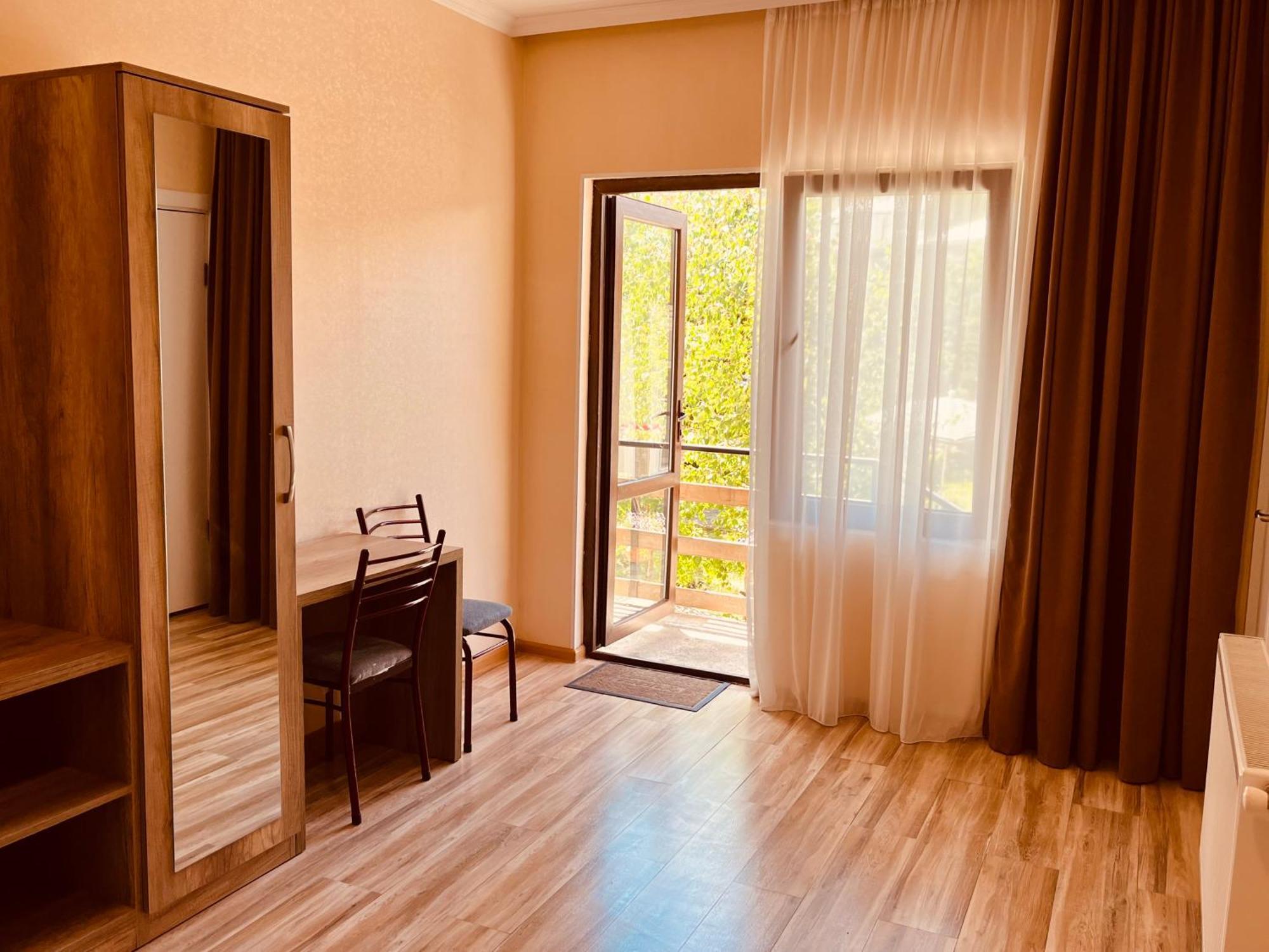 Soso Burduli's Guesthouse Kazbegi Extérieur photo